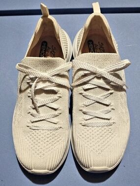 Skechers D'Lites? Knit Sneakers in Cream US 5.5